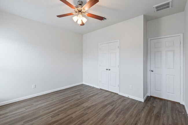 Building Photo - 8011 Fieldstone Dr