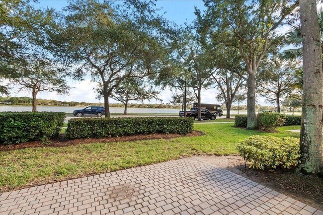 Building Photo - 556 Tomahawk Ct