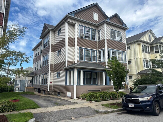 Building Photo - 17 N Woodford St