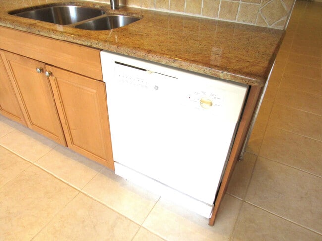 Building Photo - 3001 Portofino Isle