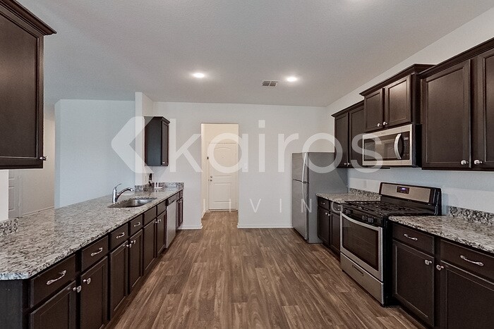 Building Photo - 914 Shady Brk