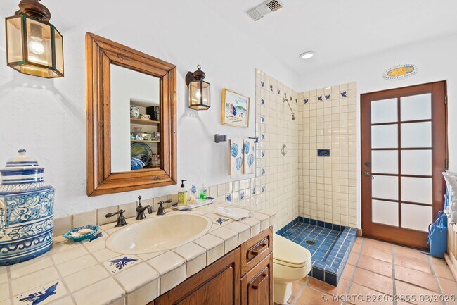 Building Photo - 1511 E Lake Dr