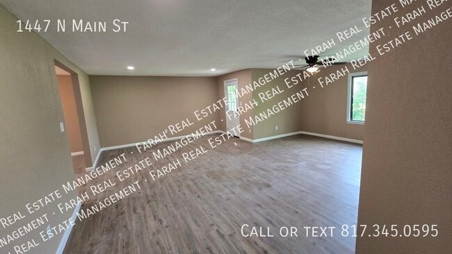Building Photo - 1447 N Main St