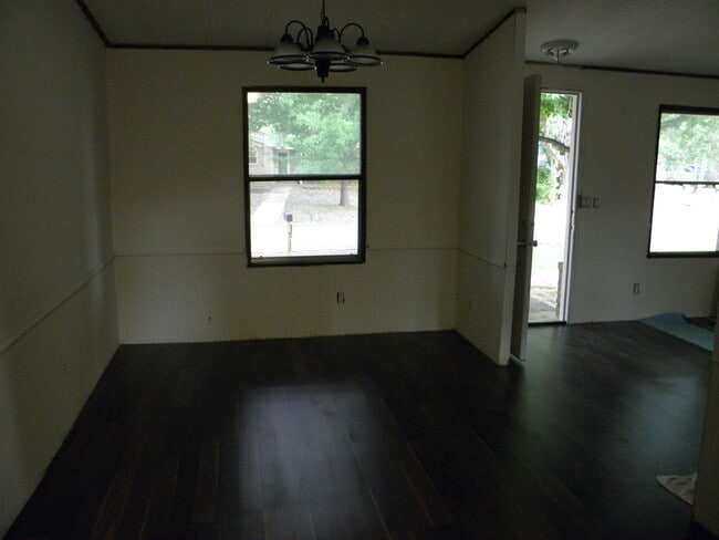 Building Photo - 301 Windmere Cir