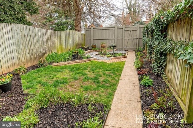 Building Photo - 4434 Reservoir Rd NW