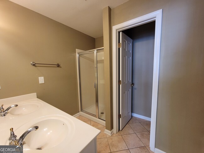 Building Photo - 6162 Deluna Way