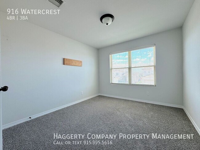 Building Photo - 916 Watercrest-