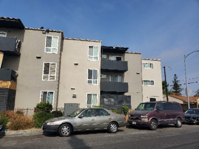Building Photo - Vanowen Villas
