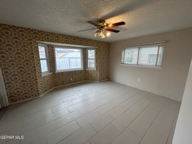 Building Photo - 5125 Sweetwater Dr