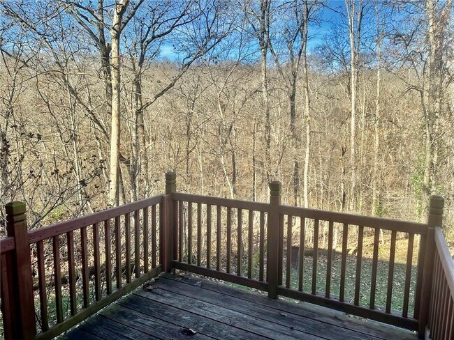 Building Photo - 35 Gore Ln