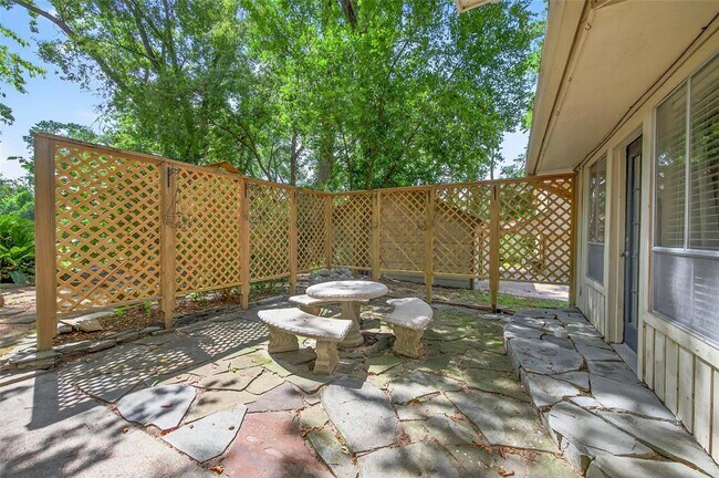 Building Photo - 663 Ravensworth Dr