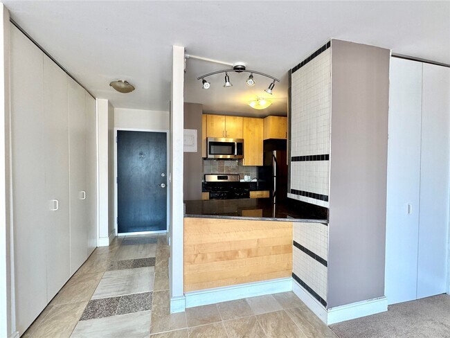 Building Photo - 210 N 17th St