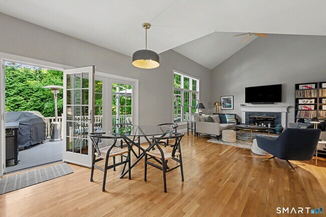 Building Photo - 1 Silvermine Rdg