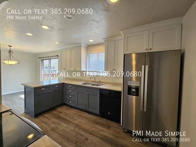 Building Photo - 260 S 400 E