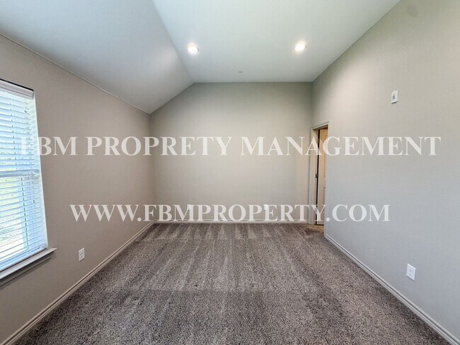 Building Photo - 1203 N Clay St