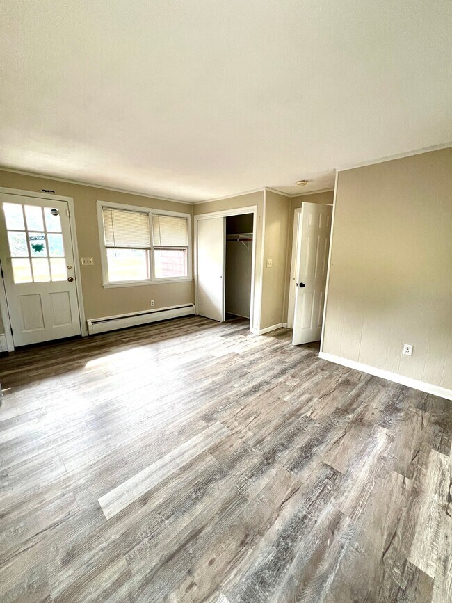 Building Photo - 13 Meadowbrook Ln