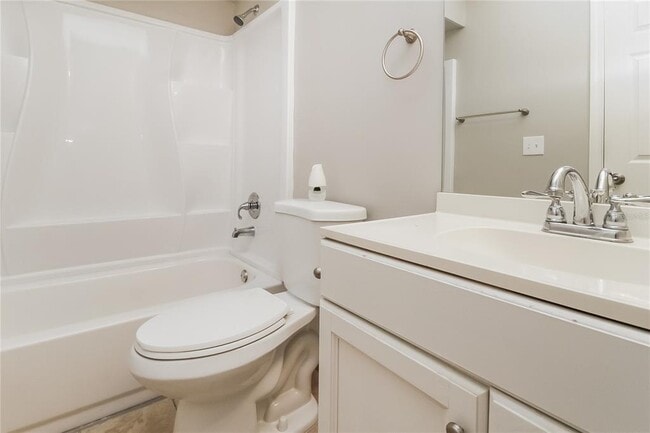 Building Photo - 125 Yale Dr