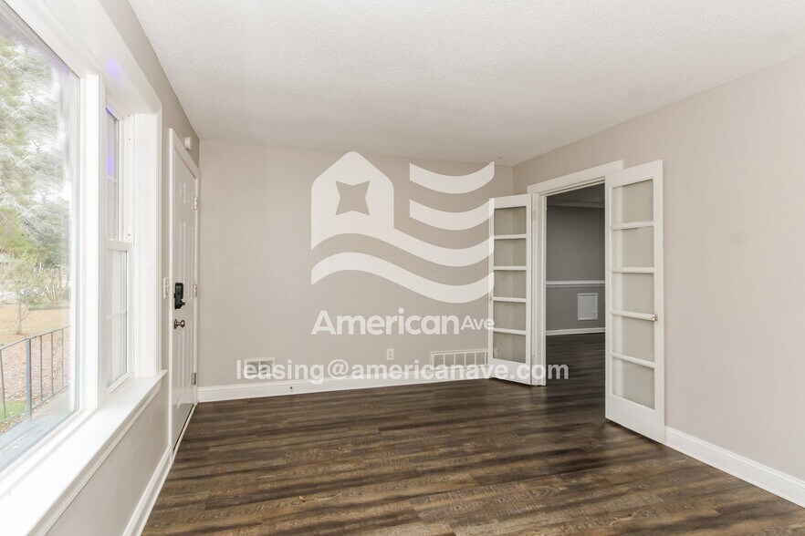 Building Photo - 4527 Robney Dr