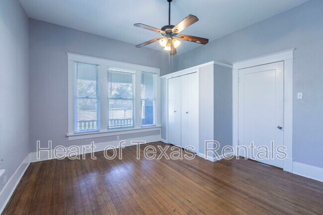 Building Photo - 609 Herring Ave