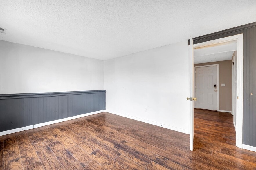 Building Photo - 2534 Millvalley Dr