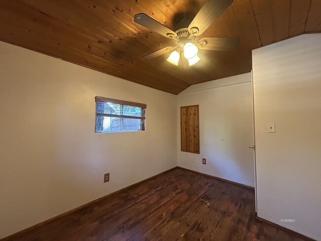 Building Photo - Cute Single Story Cabin in the Woods for Rent