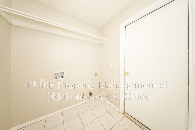Building Photo - 400 Coalbrook Dr