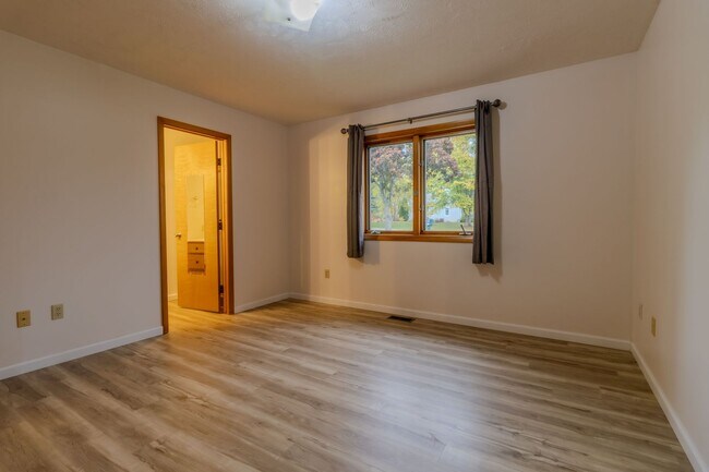 Building Photo - Bright, Beautiful, and Effortlessly Move-In Ready