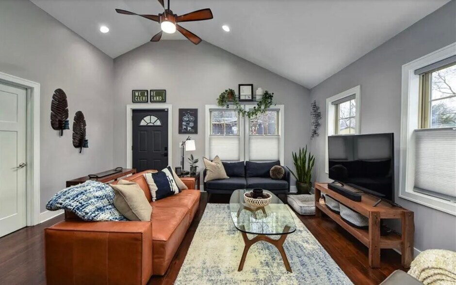 Building Photo - 4424 Bridge Ave