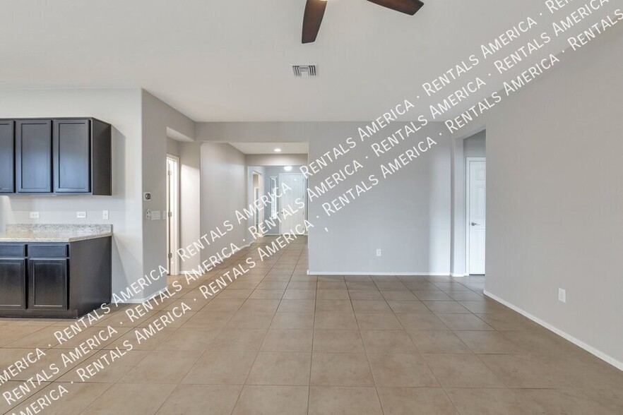 Building Photo - 8431 N Mountain Stone Pine Way