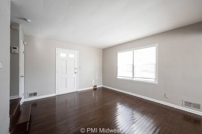 Building Photo - 2 bedroom 1 bath
