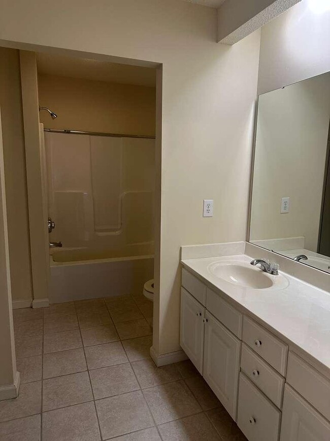 Building Photo - 11230 Centway Park Dr