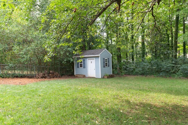 Building Photo - Lovely, Updated 3-Bedroom, 1-Bath Home in Greensboro w/ Fenced Yard