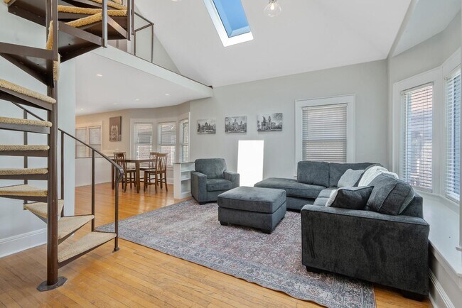 Building Photo - 816-818 Maryland Ave - Upstairs Unit 2