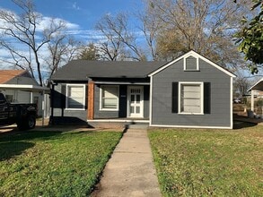 Building Photo - 3/2 fence yard kilgore pet friendly