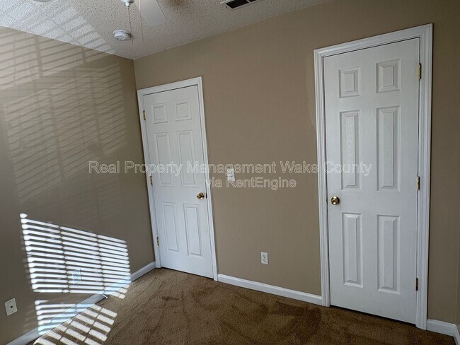 Building Photo - 504 Canyon Lake Cir