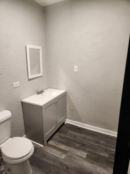 Building Photo - 147 Jucunda St