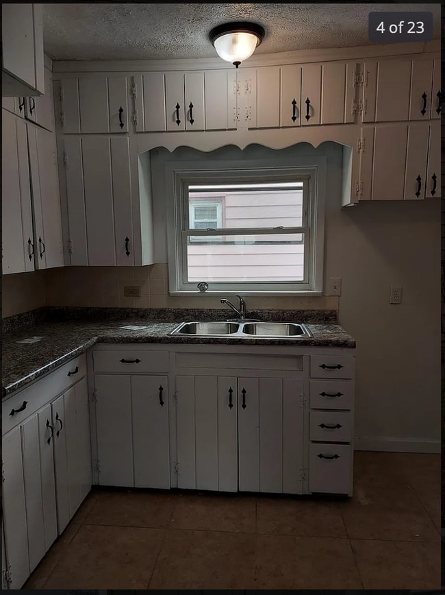 Building Photo - Newly Renovated Single Family Home in Exce...