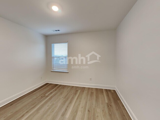 Building Photo - 218 Malayna Dr S