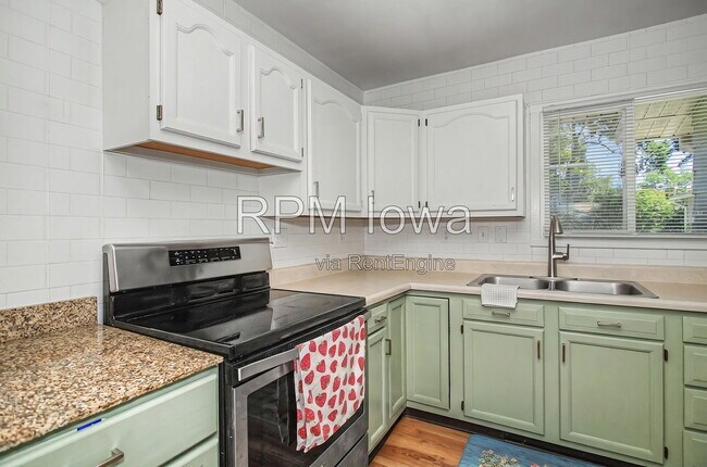 Building Photo - 2116 Ferndale Ave