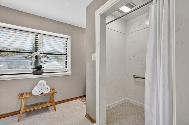 Building Photo - 231 Schmidt Ln