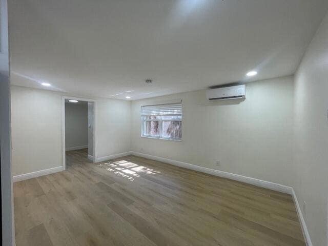 Building Photo - 302 N Tamarind Ave