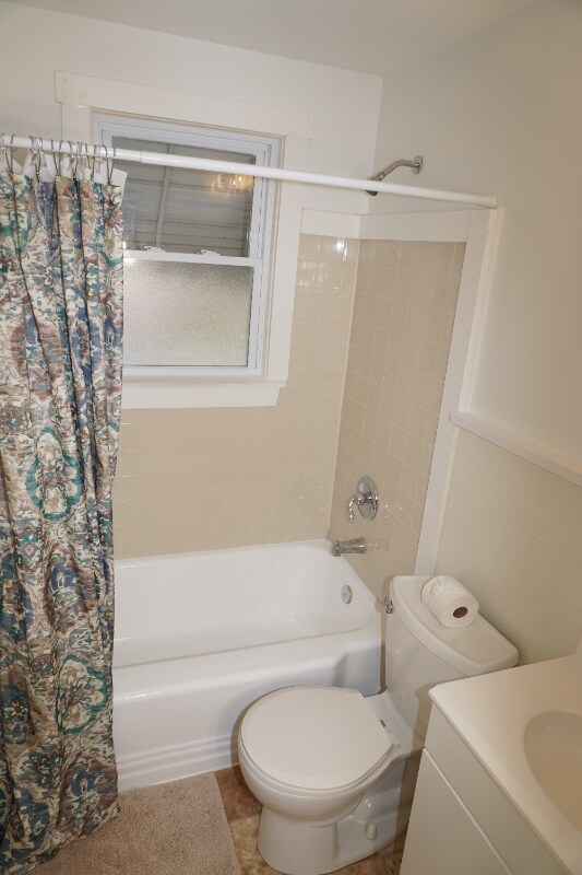 Building Photo - 137 Riverthorn Rd