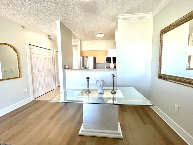 Building Photo - 616 Clearwater Park Rd