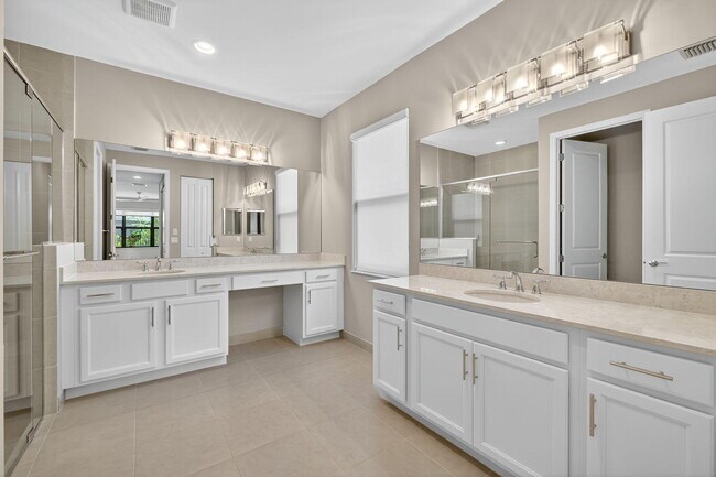 Building Photo - 12522 SW Emerald Estuary Ter