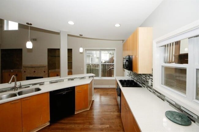 Building Photo - 1354 Brookhaven Village Cir NE
