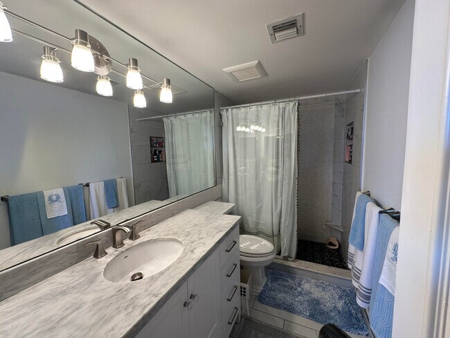 Building Photo - 1200 S Flagler Dr