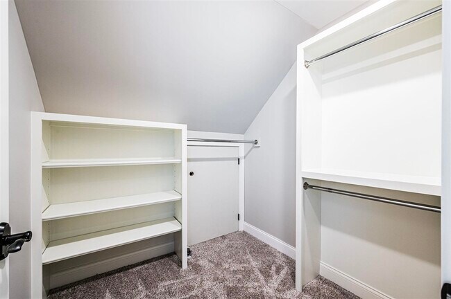 Building Photo - 730 Bennington Park Dr