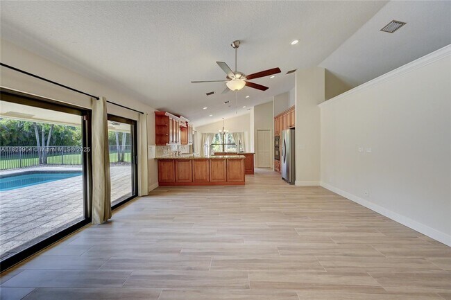 Building Photo - 7120 Hialeah Ln