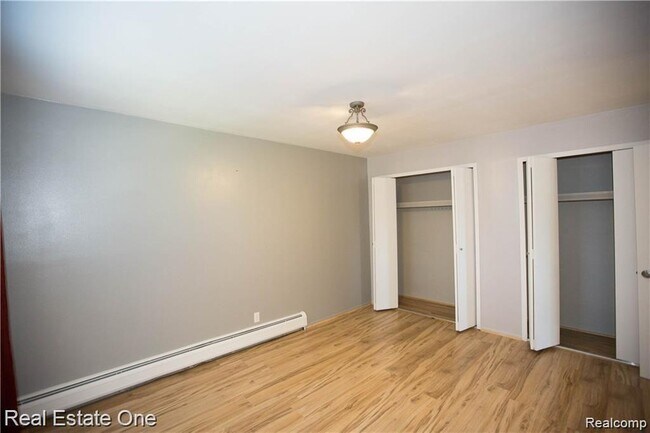 Building Photo - 2420 Parmenter Blvd