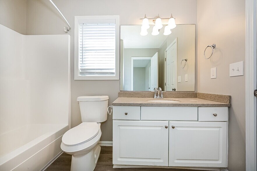 Building Photo - 1374 Buckingham Dr